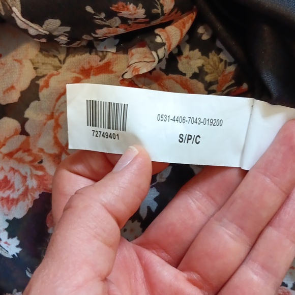 SWS floral romper with train - Picture 12 of 12